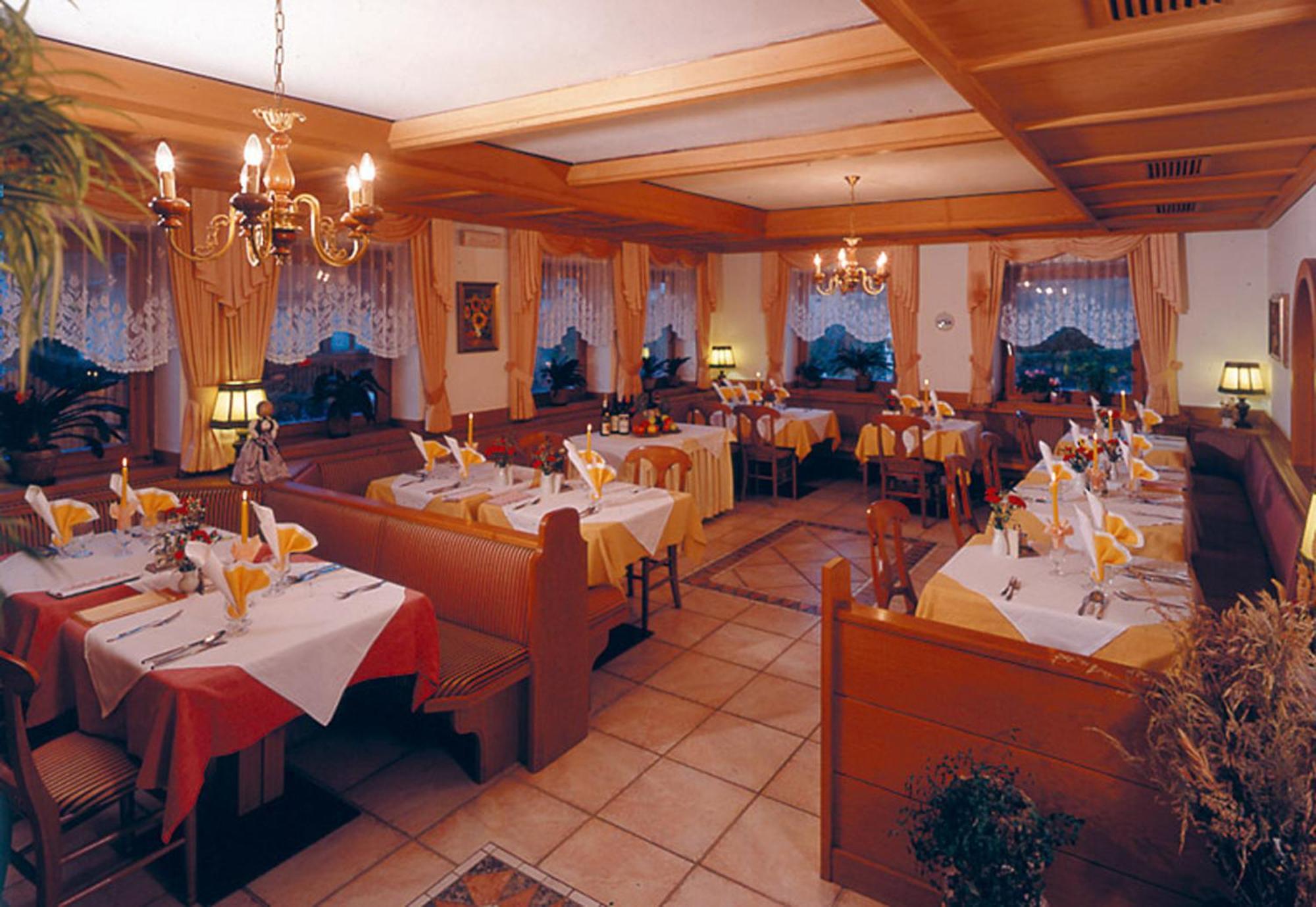 Hotel Rainegg Olang Екстер'єр фото